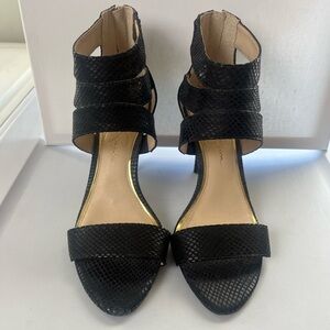 Chic Black Textured Heels